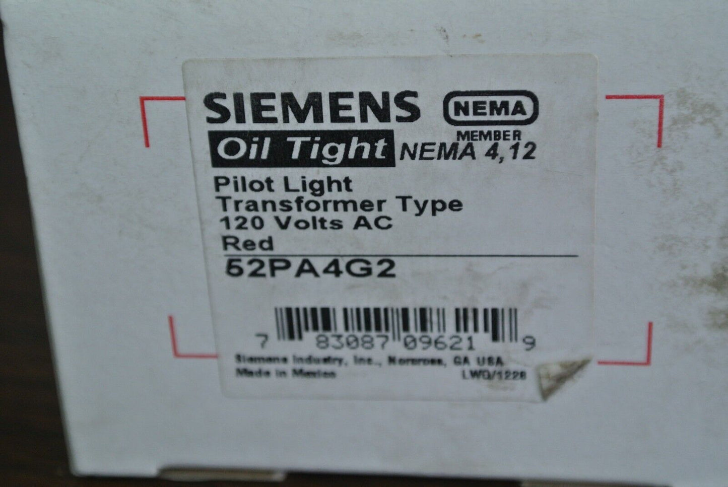 SIEMENS 52PA4G2 - PILOT LIGHT, TRANSFORMER TYPE - 120VAC - RED - NEW SURPLUS