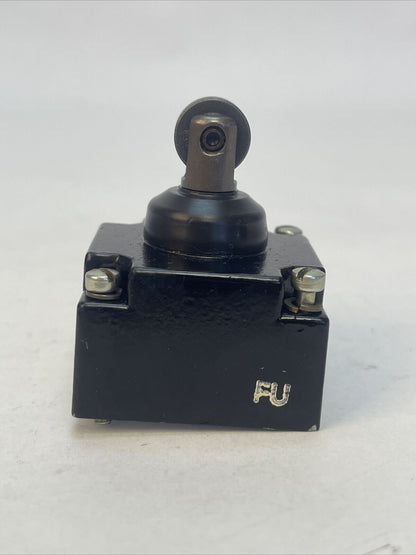 GE CR215GH87 TOP ROLLER PLUNGER HEAD ONLY WITH VITON SEALS FOR PLUG IN LIMIT SWI