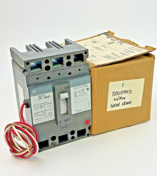 GE - TED134015 - IND. CIRCUIT BREAKER W/ AUX SWITCH - 15A, 480 VDC, 3 POLE - NEW