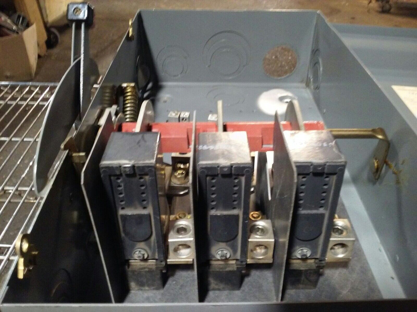 SQ. D HU364, SER. D2, SAFETY SWITCH, 200A, 600VAC/250DC, 3PH, MAX H.P. 150, USED