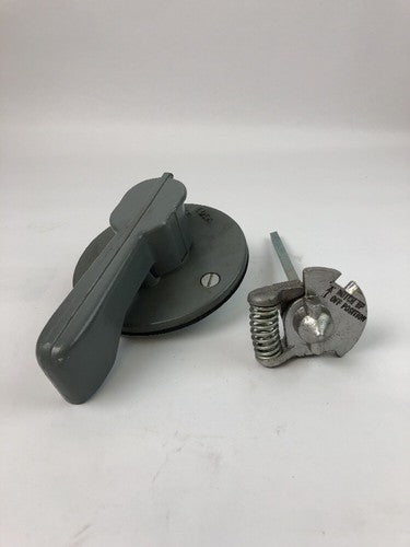 CUTLER HAMMER MOTOR CIRCUIT SWITCH COVER OPERATING MECHANISM 10904H20C1