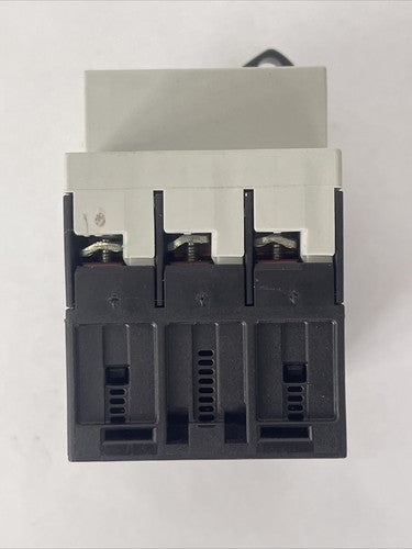 SIEMENS 3RV1011-1CA15 MOTOR PROTECTION CLASS 10 600VAC 2HP 33A TRIP 1.8-2.5A1