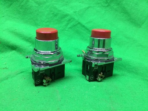 *LOT OF 2* CUTLER HAMMER 10250T/91000T RED PUSH BUTTON A600 P6000