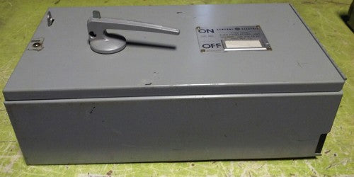 GE THFP224 MODEL 1 FUSIBLE PANELBOARD SWITCH 2P 200A 240VAC 250VDC0