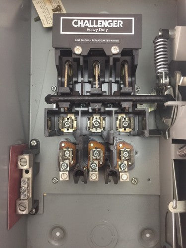 CHALLENGER RHDN321SN HEAVY DUTY SAFETY SWITCH 240VAC 30AMP 3PH 7-1/2HP RAINPROOF9