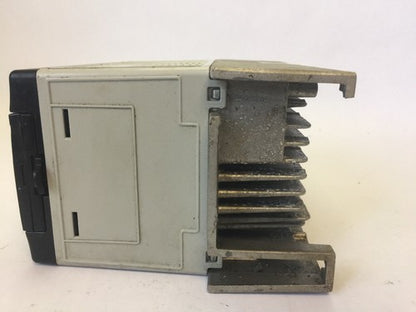 ALLEN BRADLEY POWER FLEX 70 20AB2P2A3AYNNEC0 AC DRIVE SERA INPUT 180-264VAC 8