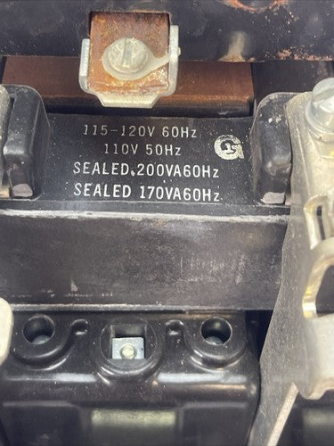 GE CR305GO SIZE 5 CONTACTOR 600VAC MAX AMP 300 OPEN - 270 ENCL. 200HP COIL2
