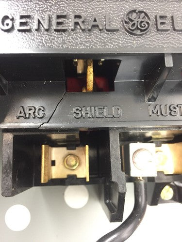 GE TH2261RDC HEAVY DUTY SAFETY SWITCH 2 POLE 2 WIRE 30 AMP VOLTS: 600VDC/250VDC9