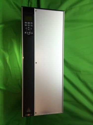 DANFOSS PT5CN1STR0DLF40A30 50HP VARIABLE SPEED DRIVE 50 HP VLT 50520