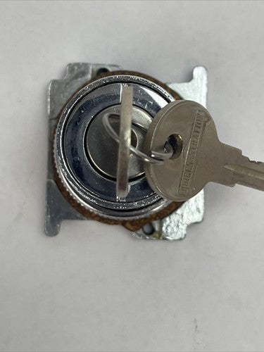 CUTLER HAMMER 10250T15254 SELECTOR SWITCH KEY OPER. 3 POS. MAIN. CAM 51