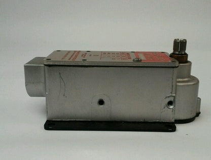 NAMCO LIMIT SWITCH EA 70050100 600VAC/250VDC 20AMP MISSING SCREWS 5