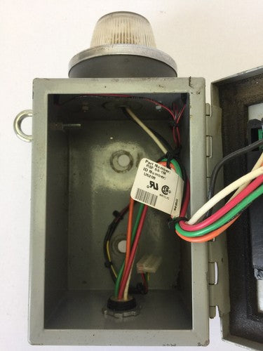 STRATOLITE #105 SAE-R(2)-72 D.O.T. PM-392 ENCLOSURE MISSING SCREW DOWN LATCH8