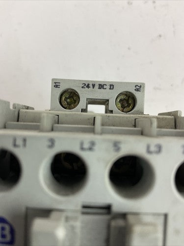 ALLEN BRADLEY STARTER 100-C09D*400 600VAC 25A 7.5HP COIL 24VDC 193-EA1DB 1-2.9A8