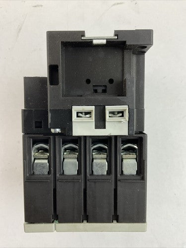 SIEMENS 3RT1336-1AC20 CONTACTOR 60A 60VAC 3PH 15HP COIL 24V 50/60HZ4