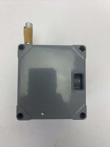 CUTLER HAMMER 10316H178A2 ROTATING SHAFT LIMIT SWITCH NEMA 1 R.H. SHAFT EXT.4