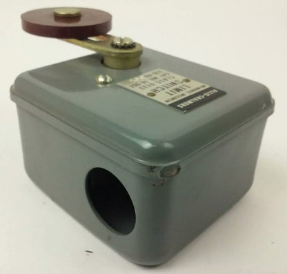ALLIS CHALMERS  CLASS 6133 14-961-330-48-005 LIMIT SWITCH, NEW SURPLUS, 149613303