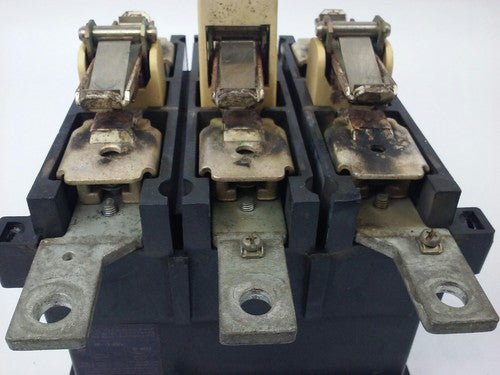 SIEMENS CDN0550CL, CONTACTOR,  600VAC, 3PH, FLA 600A, LRA 4010A, NEMA A600, NEW8