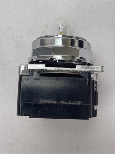 CUTLER HAMMER 10250T182N STD. IND. LIGHT TRANS. 1 HOLE MTG. 240V 50-60HZ4