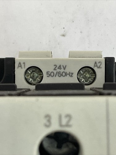 SIEMENS 3RT1336-1AC20 CONTACTOR 60A 60VAC 3PH 15HP COIL 24V 50/60HZ6