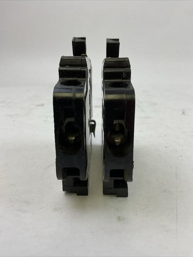 CROUSE-HINDS MM115 CIRCUIT BREAKER 15AMP 1POLE 120/240VAC RIGHT CLIP (LOT OF 2)1
