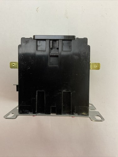 SQUARE D 8910DPA33V02 CONTACOTR SER C 3P 600VAC 20HP 40A COIL 110/120VAC 50/60HZ4