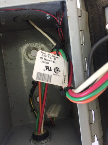 STRATOLITE #105 SAE-R(2)-72 D.O.T. PM-392 ENCLOSURE MISSING SCREW DOWN LATCH10