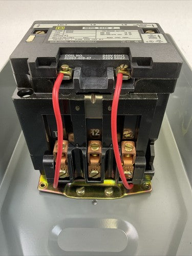 SQUARE D 8502 SDG2V03 SER A AC MAGNETIC NEMA RATED CONTACTOR IN TYPE 1 ENCLOSURE3