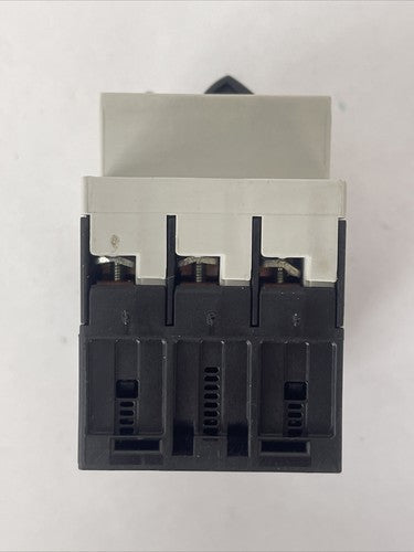 SIEMENS 3RV1011-1DA15 MOTOR PROTECTION CLASS 10 600VAC 3HP 42A TRIP 2.2-3.2A1