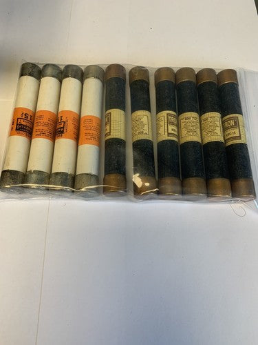 Lot of 10 Assorted 15A 600V Fuses0