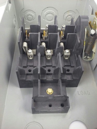 CUTLER-HAMMER DG321UGB, SER. B, SAFETY SWITCH, 30A, 240V, 3P, 60HZ, TYPE 1, USED4