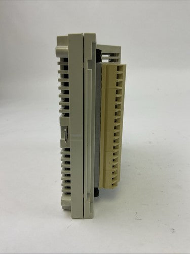 SCHNEIDER 170ADM35010 I/O BASE 24VDC 16PT IN 170NEF11021 COMM ADAP MB+ SGL PORT3