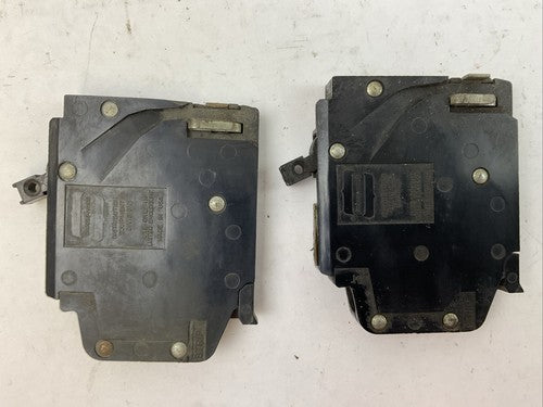 CROUSE-HINDS MM115 CIRCUIT BREAKER 15AMP 1POLE 120/240VAC RIGHT CLIP (LOT OF 2)4