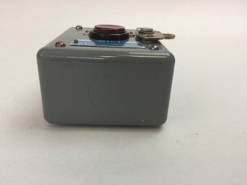 ITE H211BL1 HEAVY DUTY NEMA 1 STOP PUSHBUTTON W/LOCK OFF 600VAC STATION ENCLOSUR4