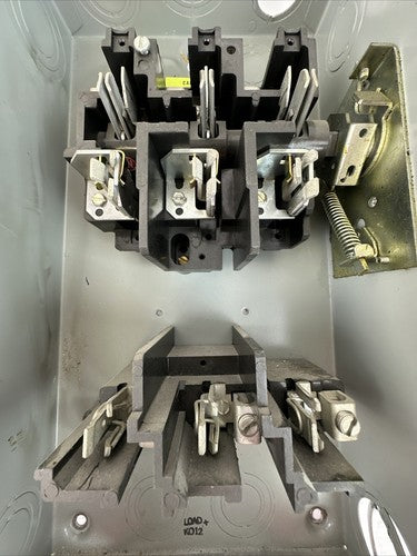 GE TG4323 FUSIBLE SAFETY SWITCH MOD 6 100A 240VAC 3PH 30HP 250VDC 20HP 3P TYPE 19