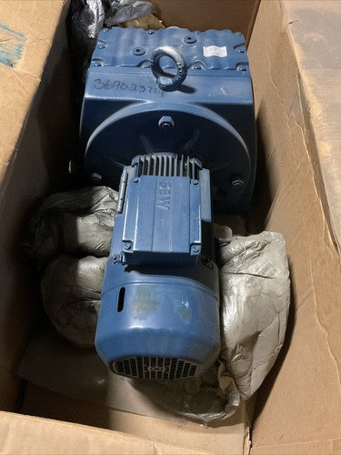 SEW-EURODRIVE R107DRE100LC4BE2HR GEAR MOTOR 5HP 230YY/460Y 12.9/6.5A 1750 IN RPM2