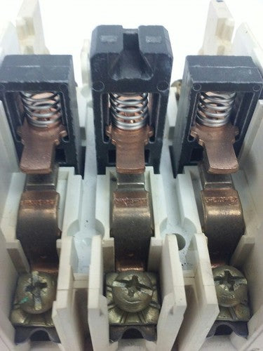 CUTLER HAMMER CN15DN3, SER. B1, CONTACTOR, 3PH, 3P, 27A, 600V, 10HP, 60HZ, NEW4
