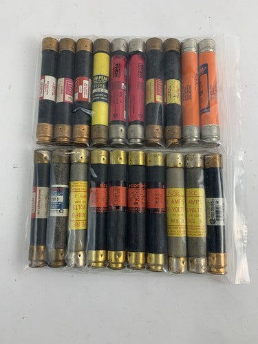 Lot of 10 Assorted 3A 600V Fuses0
