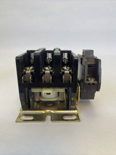 JOSLYN CLARK DP3C304-24 DEFINITE PURPOSE CONTACTOR A77-309027A-3 600VAC COIL 24V8