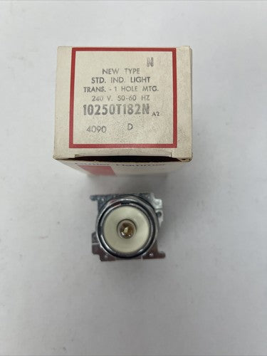 CUTLER HAMMER 10250T182N STD. IND. LIGHT TRANS. 1 HOLE MTG. 240V 50-60HZ0