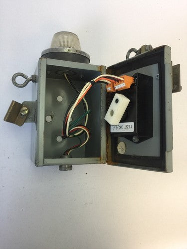 STRATOLITE #105 SAE-R(2)-72 D.O.T. PM-392 ENCLOSURE MISSING/BROKE LED BULB9