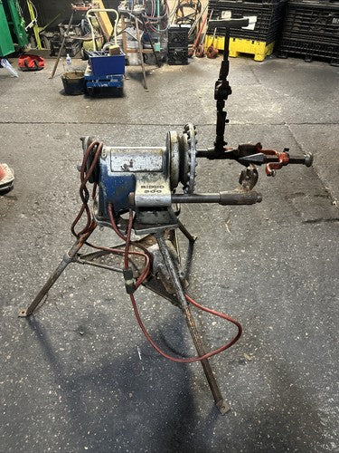 RIDGID 300 PIPE THREADER0