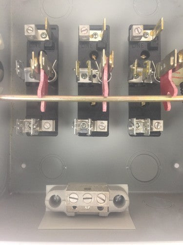 FPE H3632SN FUSIBLE SAFETY SWITCH 240VAC 250VDC 60AMP 15HP 3PH 3 POLE TYPE 17