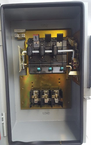 Siemens F351M Enclosed Switch - New No Box 30a 600v Enclosure 3,3R, 122