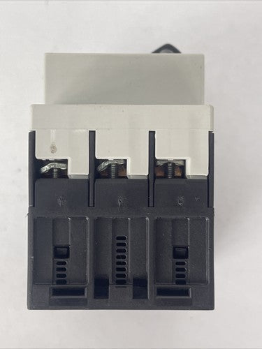 SIEMENS 3RV1011-0GA15 MOTOR PROTECTION 600VAC 1/2HP 8.2A TRIP 0.45-0.63A1