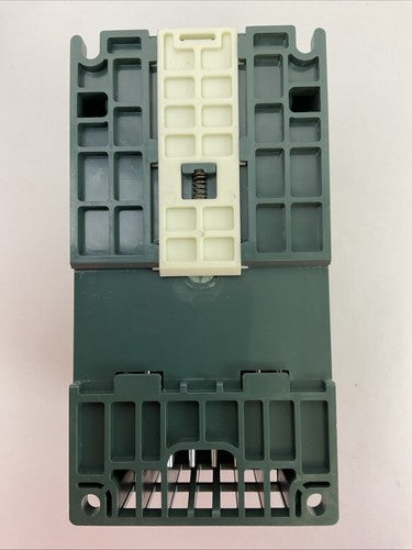 RELIANCE ELECTRIC 6MD100P5 AC DRIVE OUTPUT 3PH 0-230VAC INPUT 1PH 100-120VAC3