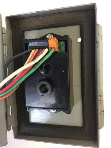 STRATOLITE #105 SAE-R(2)-72 D.O.T. PM-392 ENCLOSURE MISSING SCREW DOWN LATCH9