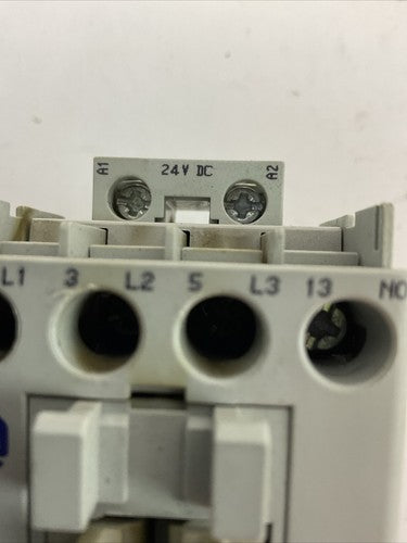 ALLEN BRADLEY STARTER (100-C09Z*10 SER A COIL 24VDC + 193-TAB24 1.6-2.4A)8