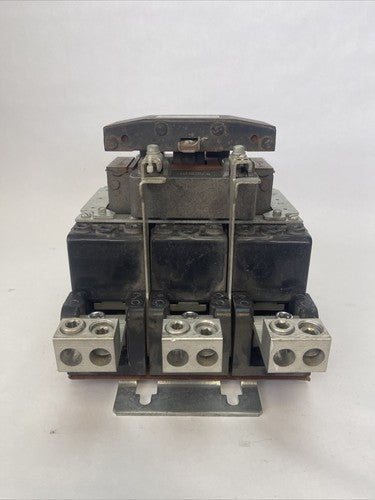 GE CR305GO SIZE 5 CONTACTOR 600VAC MAX AMP 300 OPEN - 270 ENCL. 200HP COIL5