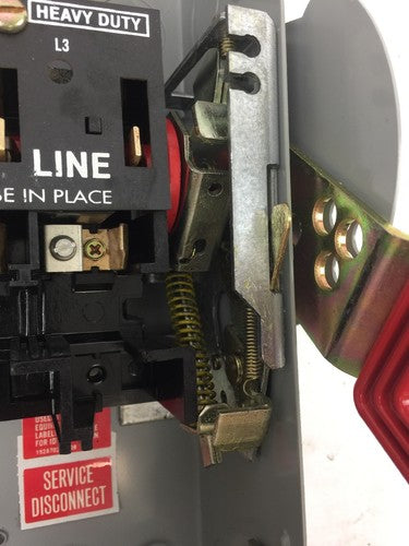 GE THN3321 SAFETY SWITCH HEAVY DUTY INDOOR NON FUSIBLE 3 POLES 240VAC 250VDC 30A9