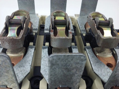 TELEMECANIQUE LC1F330 CONTACTOR, 3PH, 600V, 370A, 250HP, W/ 24V 40/400HZ  COIL5